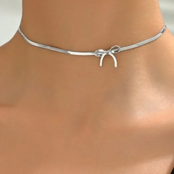 Collier en forme de noeud en acier inoxydable